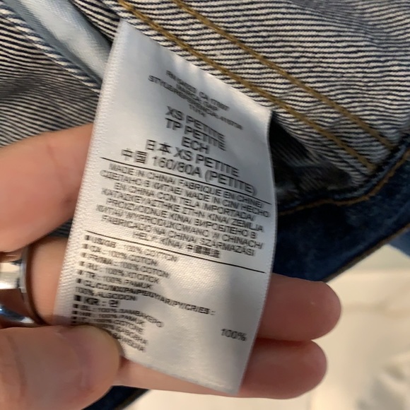Classic Gap Denim Jacket - Picture 4 of 5